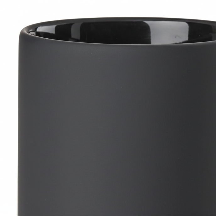 Close up bilde av tannbørsteholder