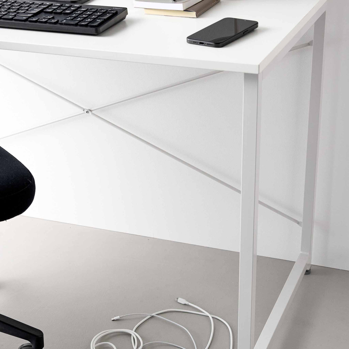 Magnetiske kabelklips med tape for ryddigere hjemmekontor og arbeidsplass