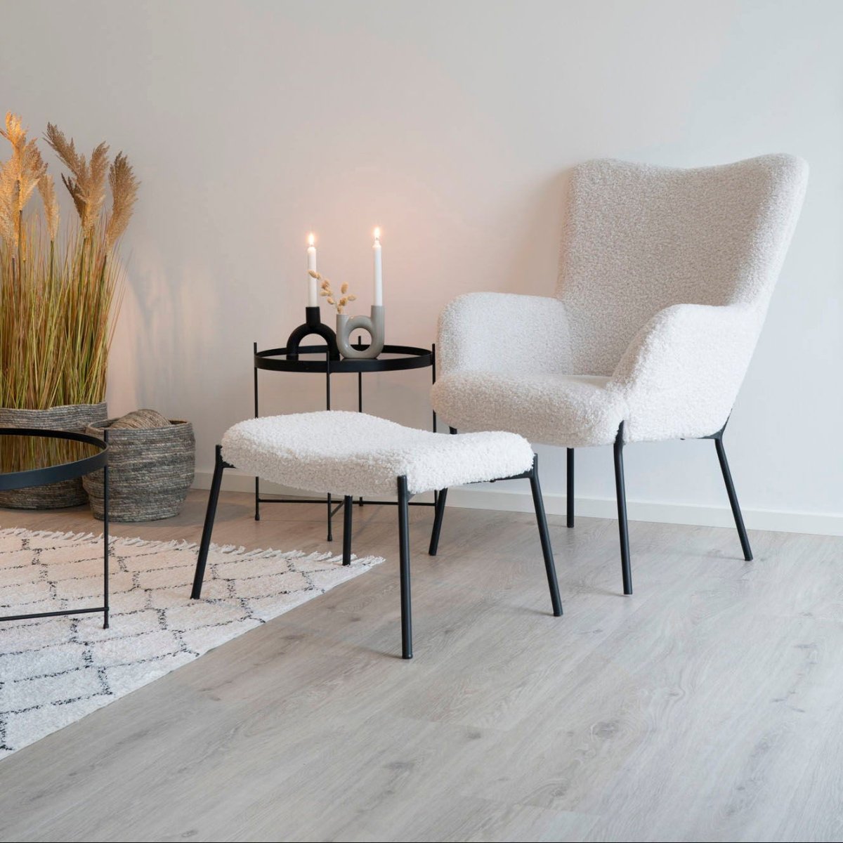 Glasglow sett lounge stol og puff hvit - Lindas Dekor