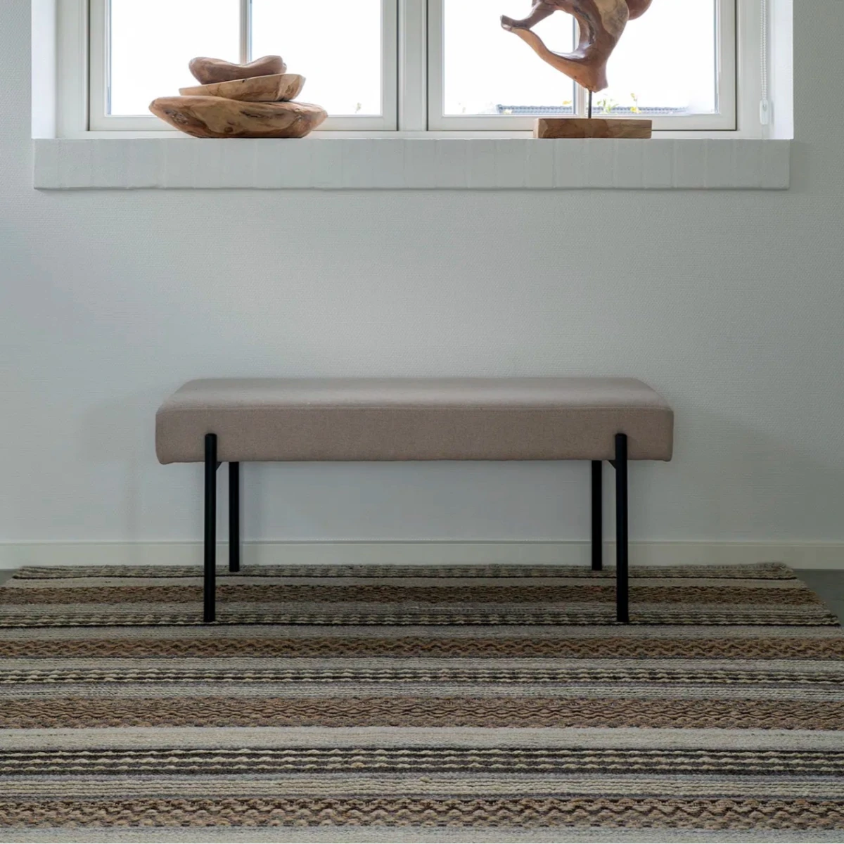 Swindon benk bouclé stone 100 cm - Lindas Dekor