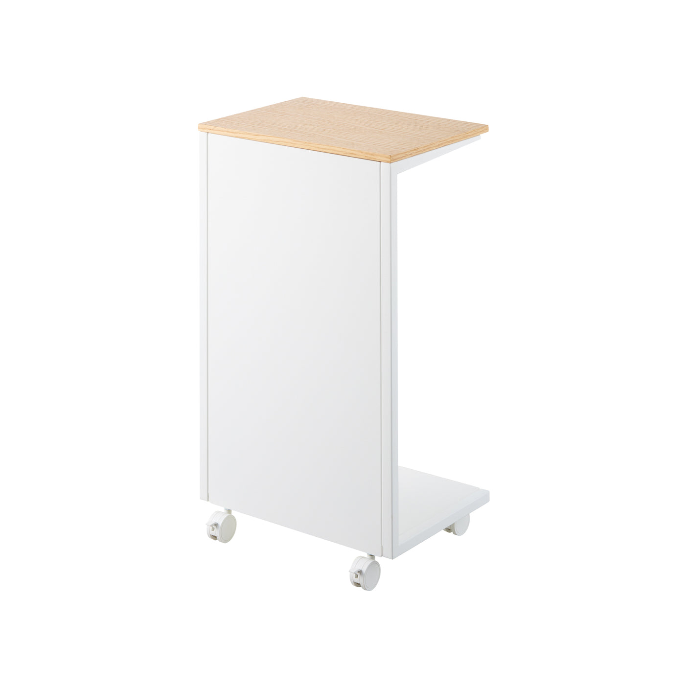 Sidebord med lys treplate og hvit ramme brukt som nattbord på soverom.