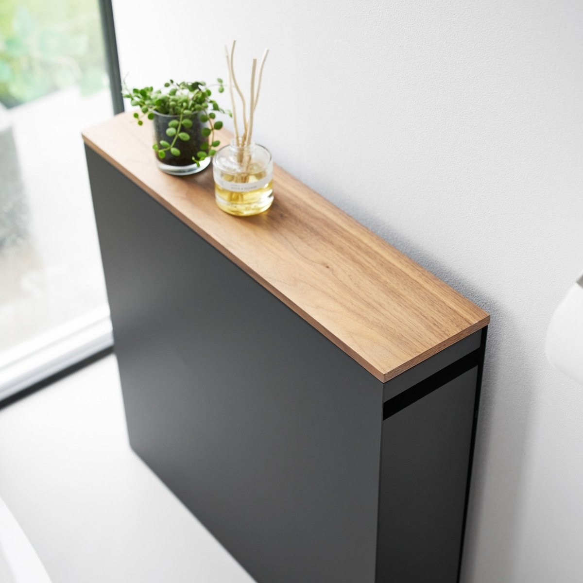 Uttrekkbar oppbevaringshylle sort, 55 x 56 cm - Lindas Dekor