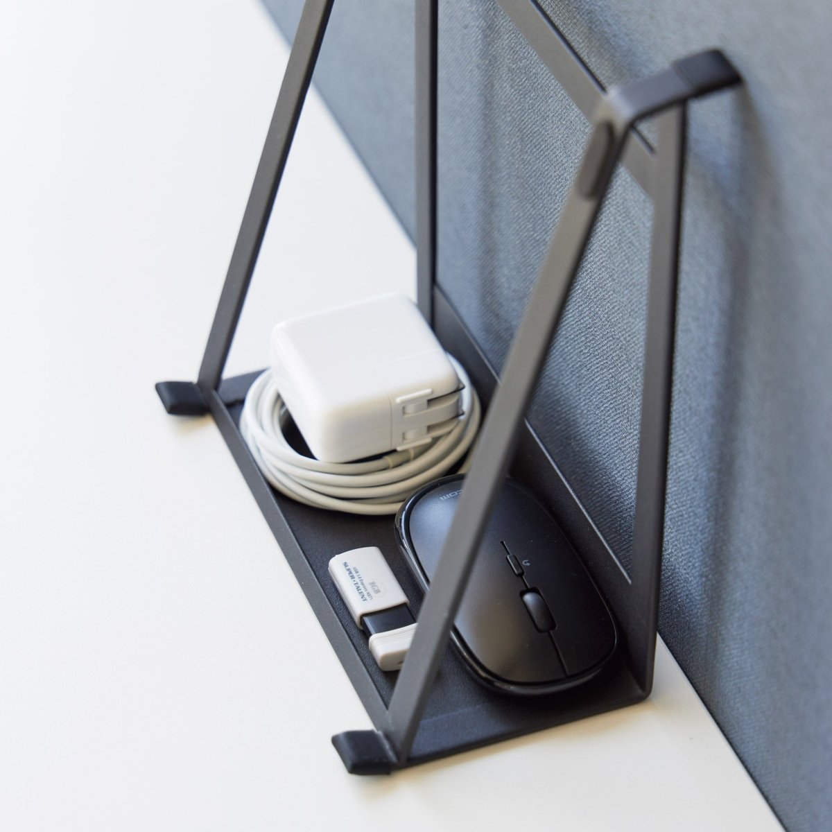 Justerbart stativ for laptop/nettbrett sort - Lindas Dekor