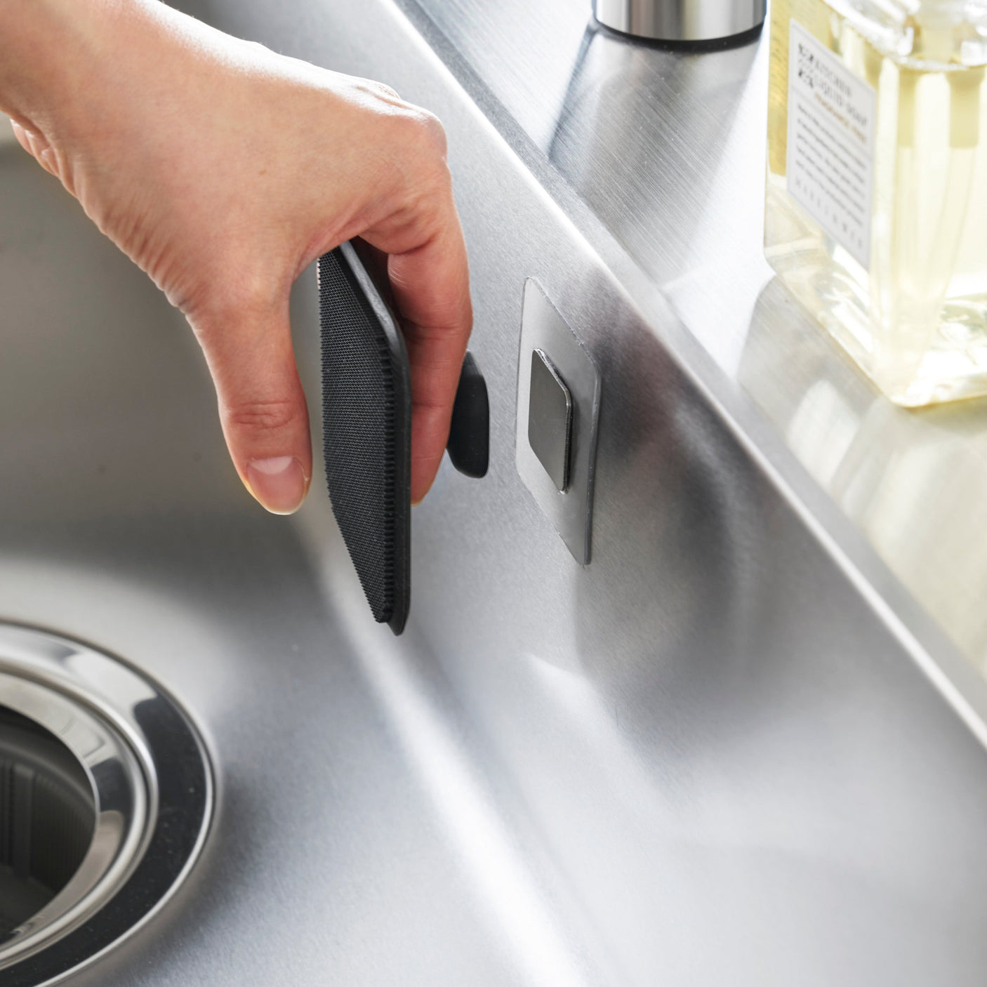 Veggmontert magnetbase for organisering.