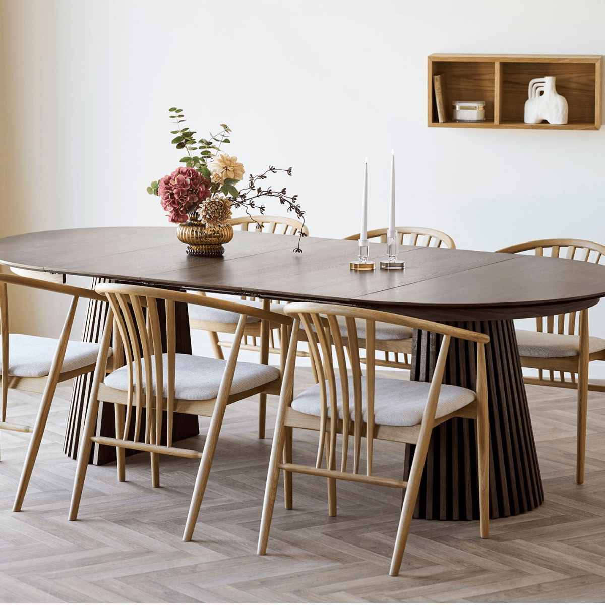 Osaka spisebord smoked oak veneer, uttrekkbart 120 - 240 cm - Lindas Dekor