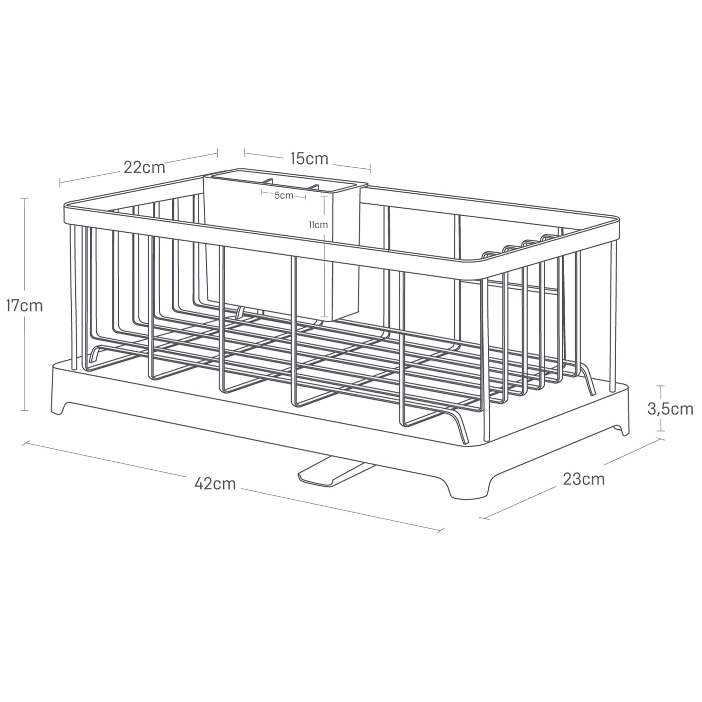 Oppvaskstativ i metall med kopper, glass og tallerkener plassert for best mulig drenering.