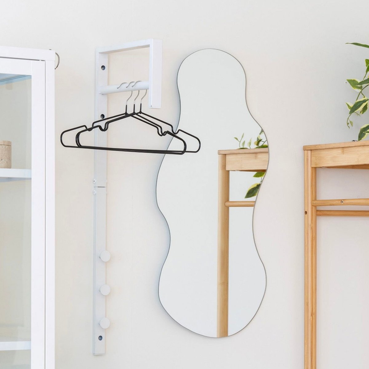 Trento vegghengt klesstativ hvit metall 82 cm - Lindas Dekor
