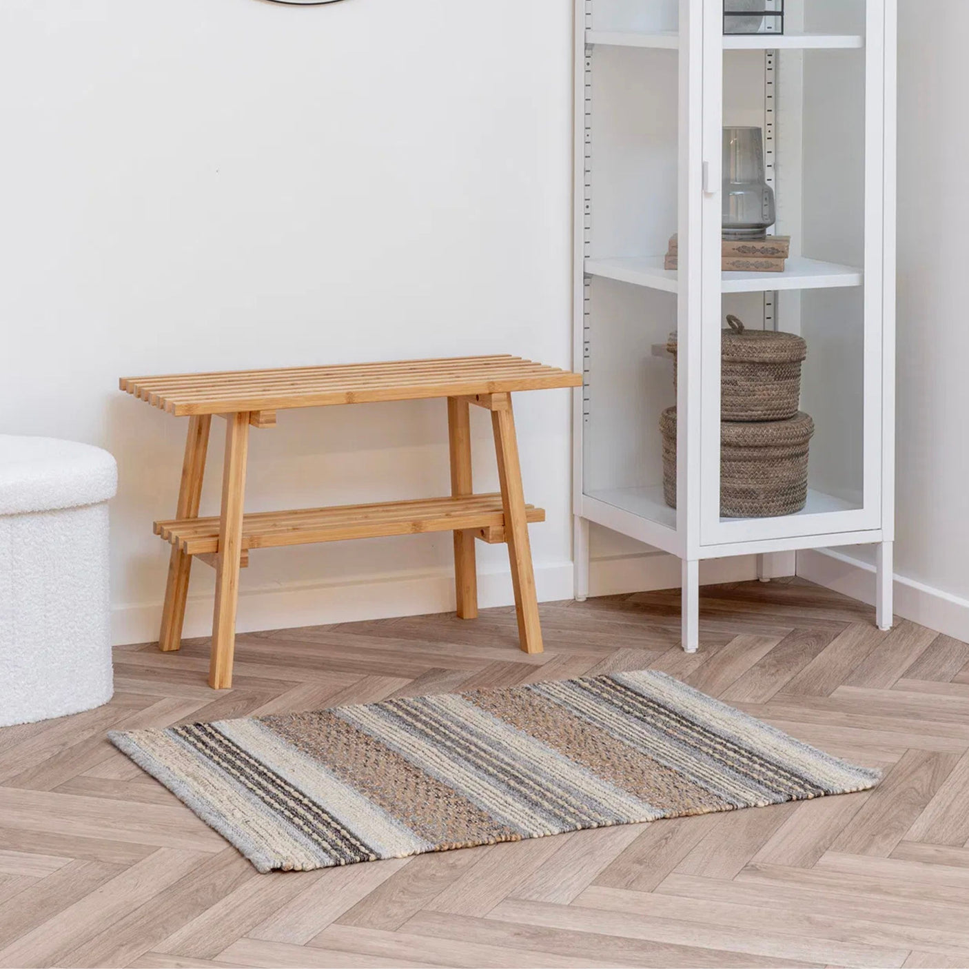 House Nordic Morena matte i naturtoner, stilrent entréteppe med striper i ullblanding, perfekt for gang eller nordisk interiør