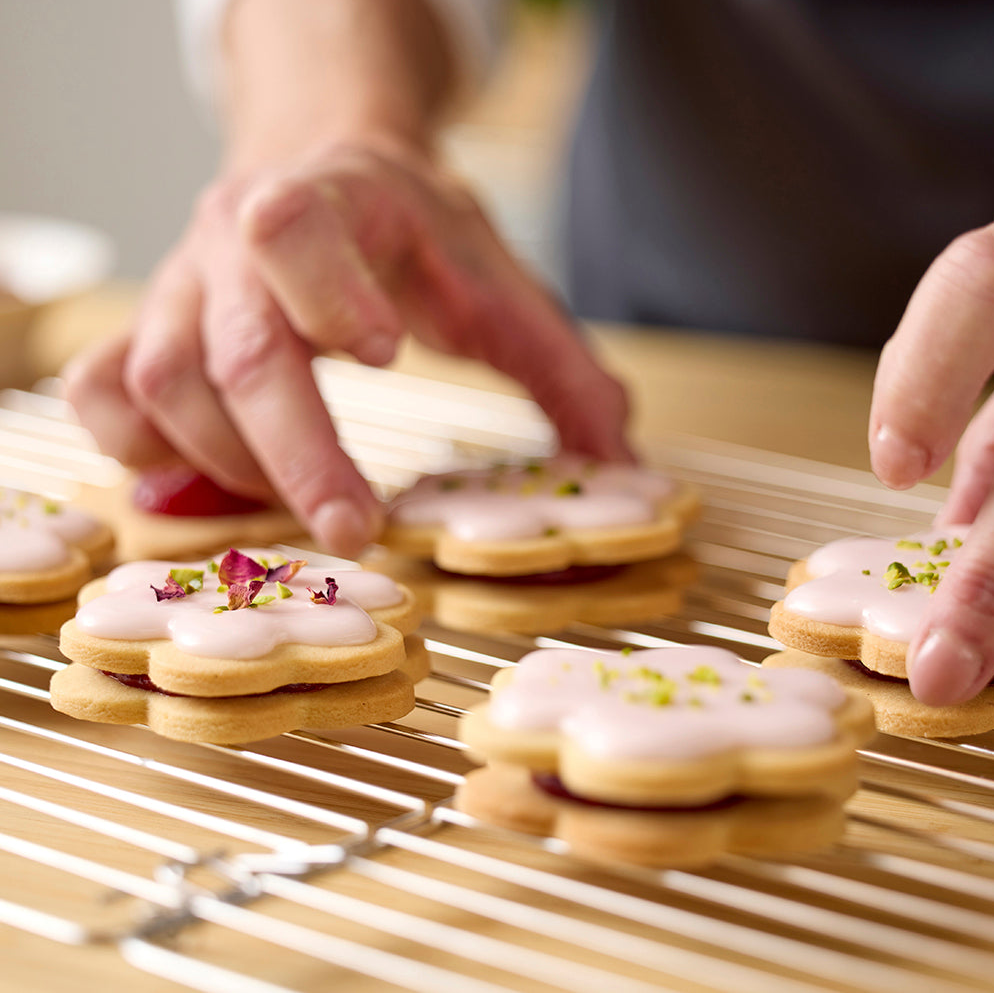Blomsterbergs Stålrist brukt til avkjøling av ferske kjeks