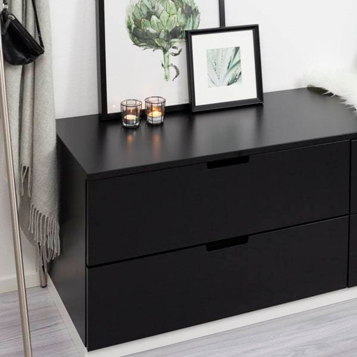 Vareprøve: Uni Matt sort kontaktplast