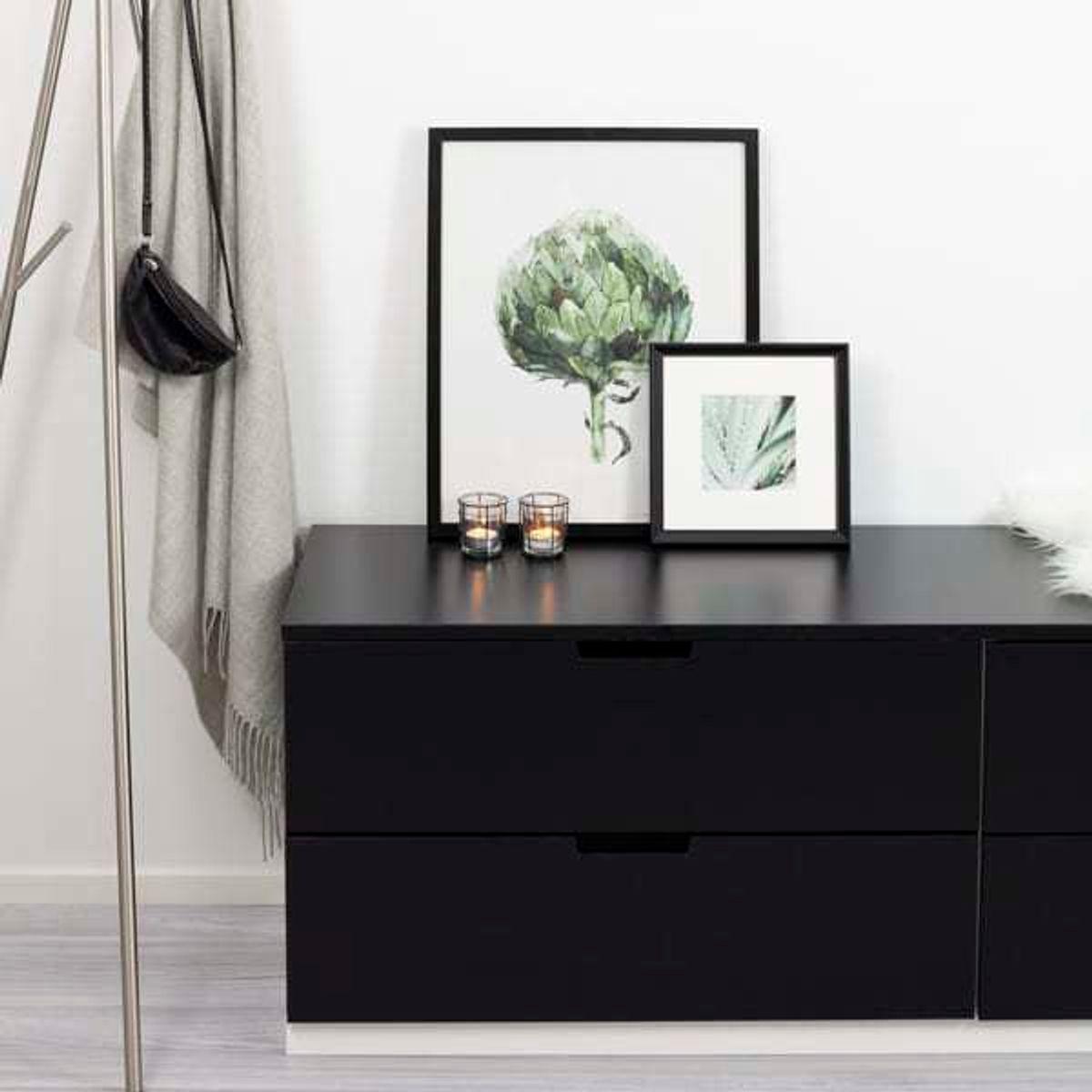 Vareprøve: Uni Matt sort kontaktplast