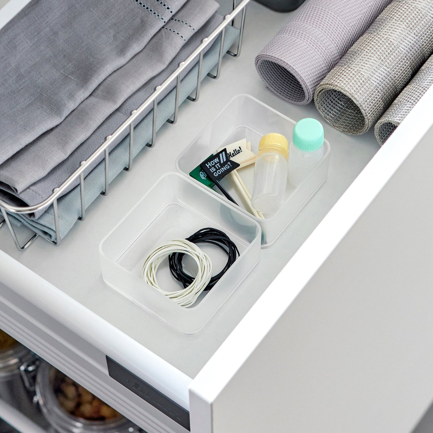 Små oppbevaringsbokser i gjennomsiktig plast, sett med 2.