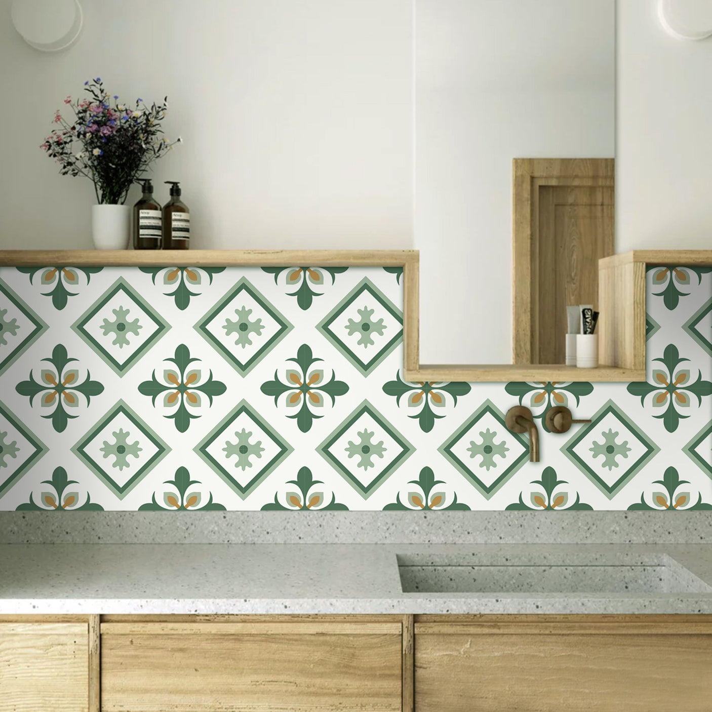 Selvklebende veggfliser med grønt og beige mønster i marokkansk stil – dekorative fliser til kjøkken eller bad.
