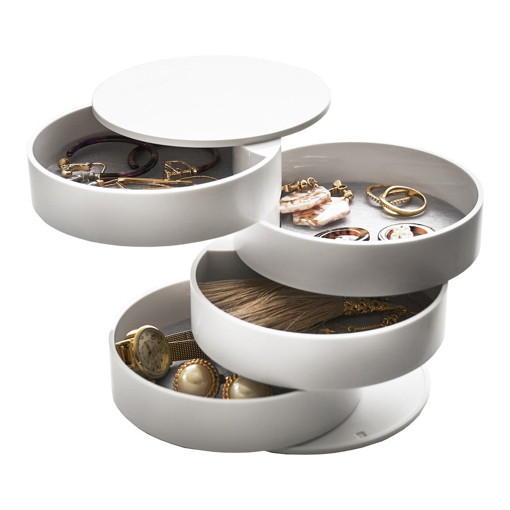 Roterbar smykkeboks i stilrent design for enkel organisering.