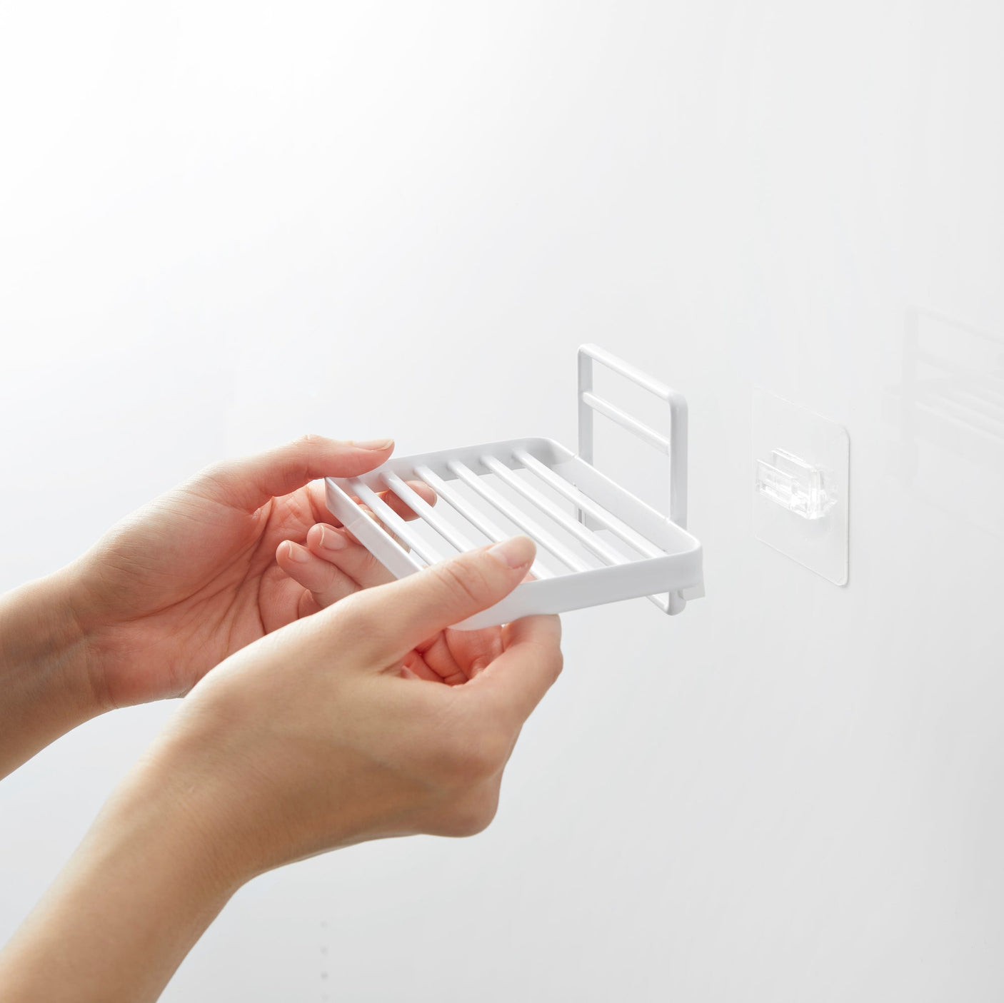 Praktisk såpebrett med dreneringssystem.