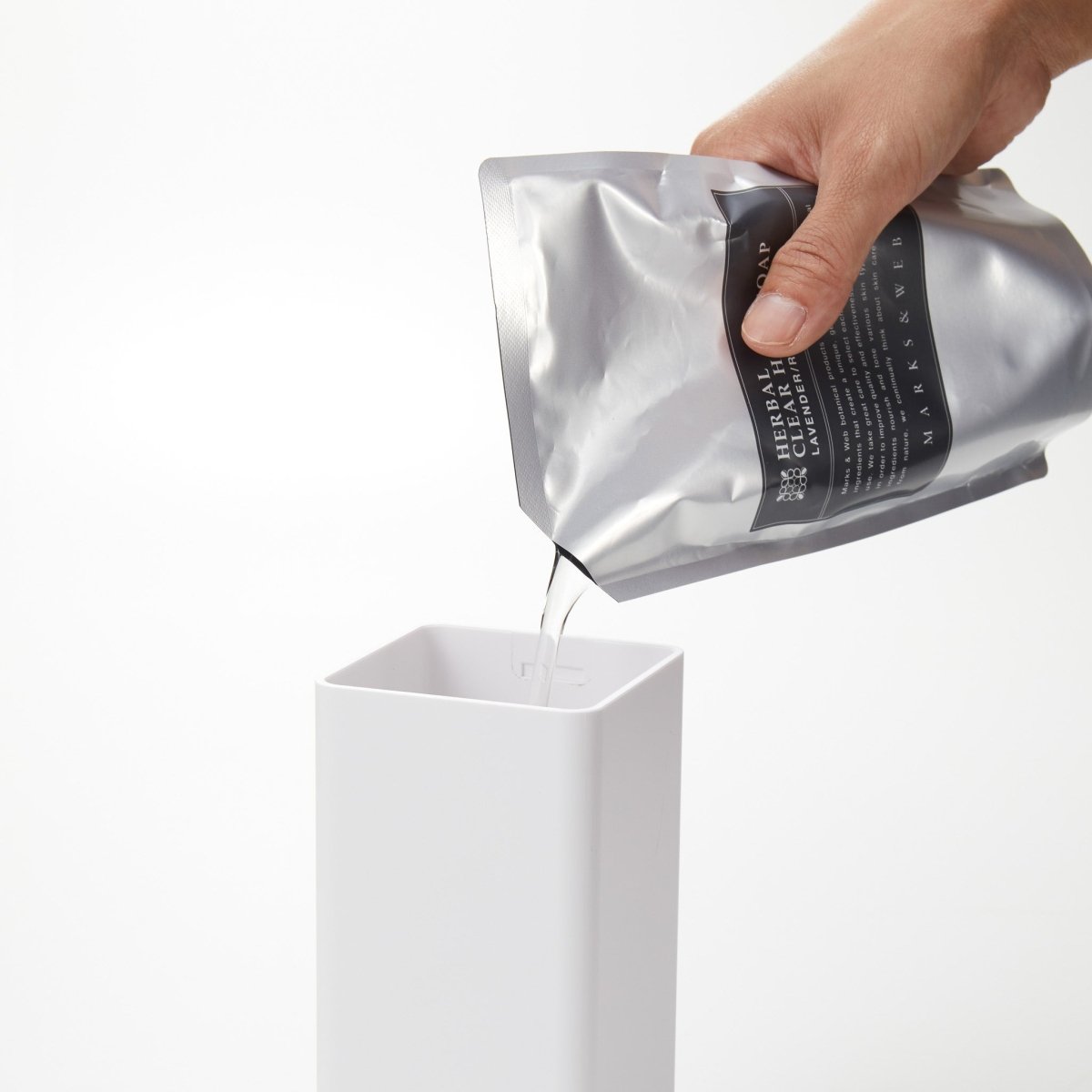 Magnetisk flaske til tøymykner hvit - Lindas Dekor