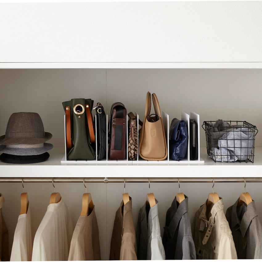 Praktisk oppbevaringsløsning for vesker og tilbehør.