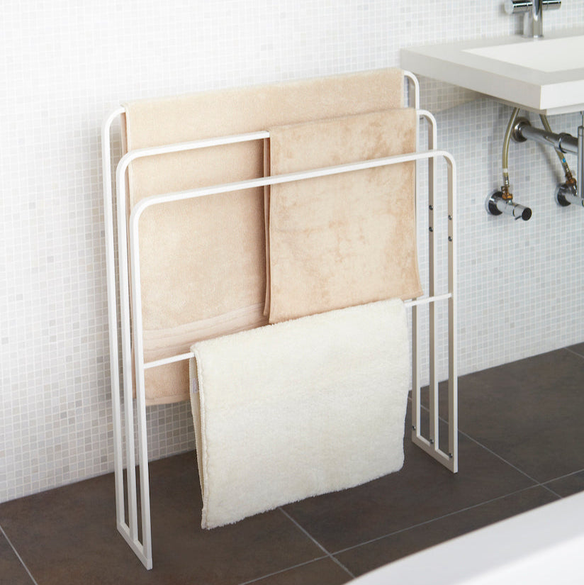 Moderne og praktisk håndkleholder til badet.