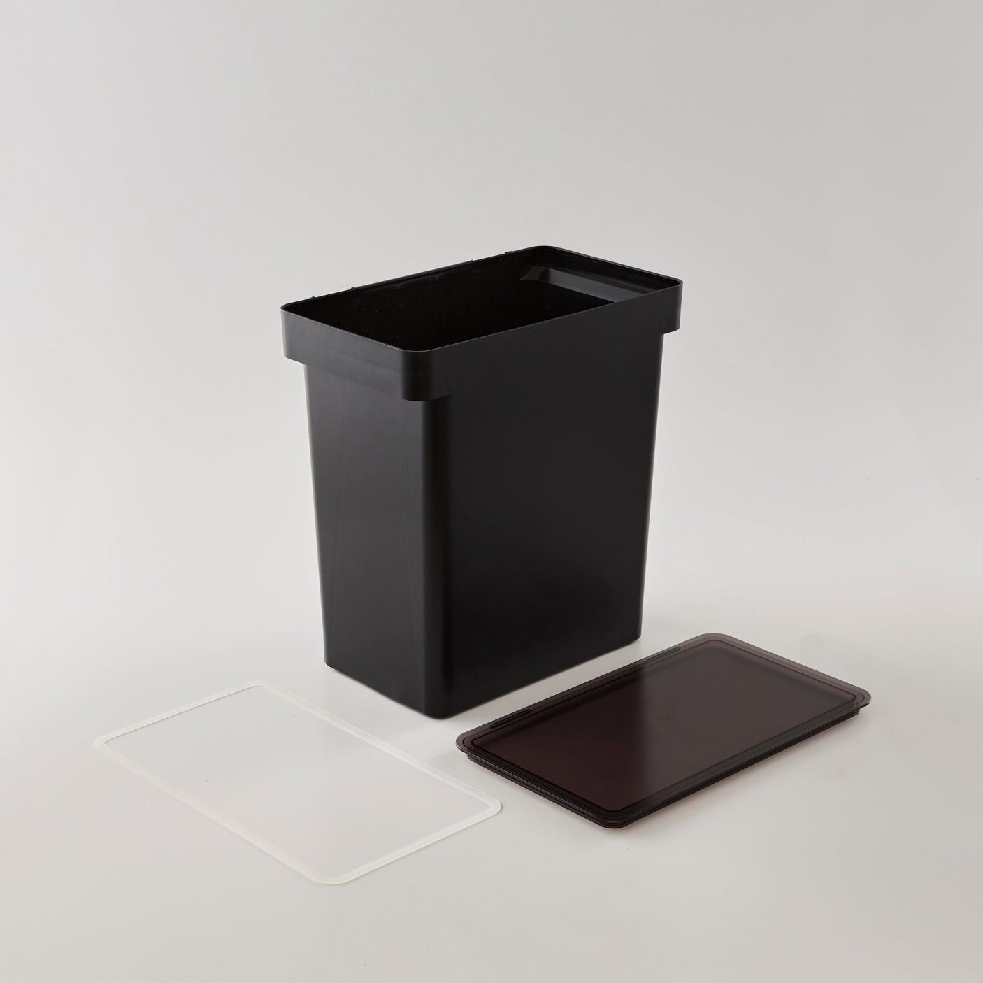 Oppbevaringsløsning som passer i skap eller på kjøkkenet.