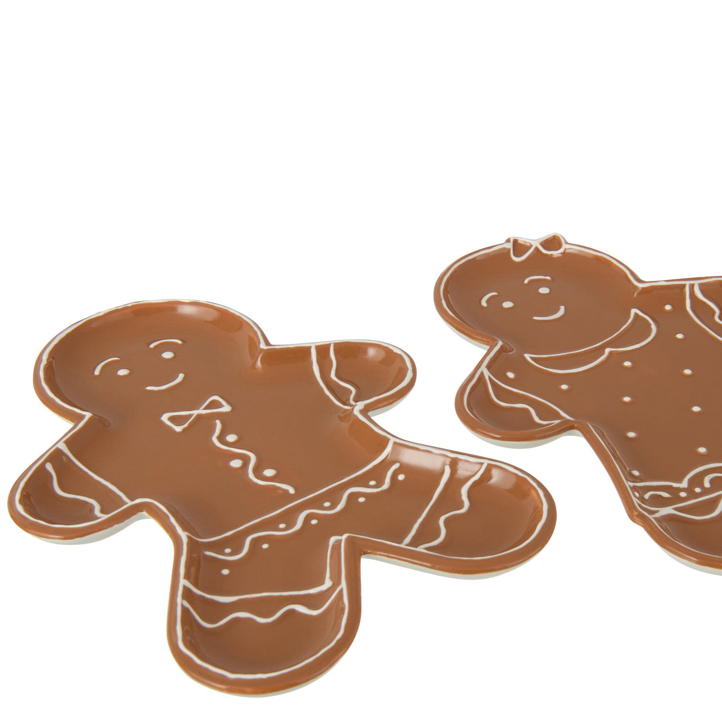 Koselig serveringsfat i keramikk til jul på trebord.