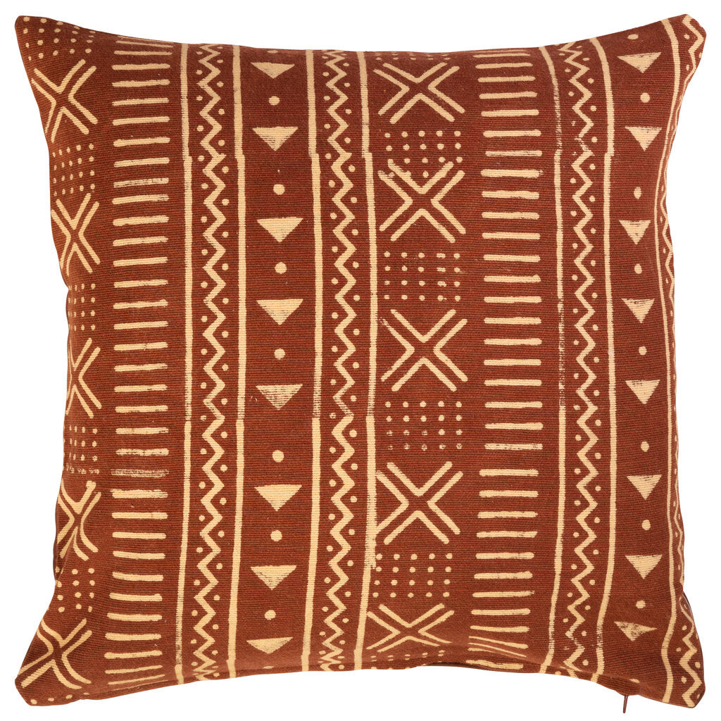 Teksturert putetrekk med geometrisk inka-design i jordnær rustnyanse.