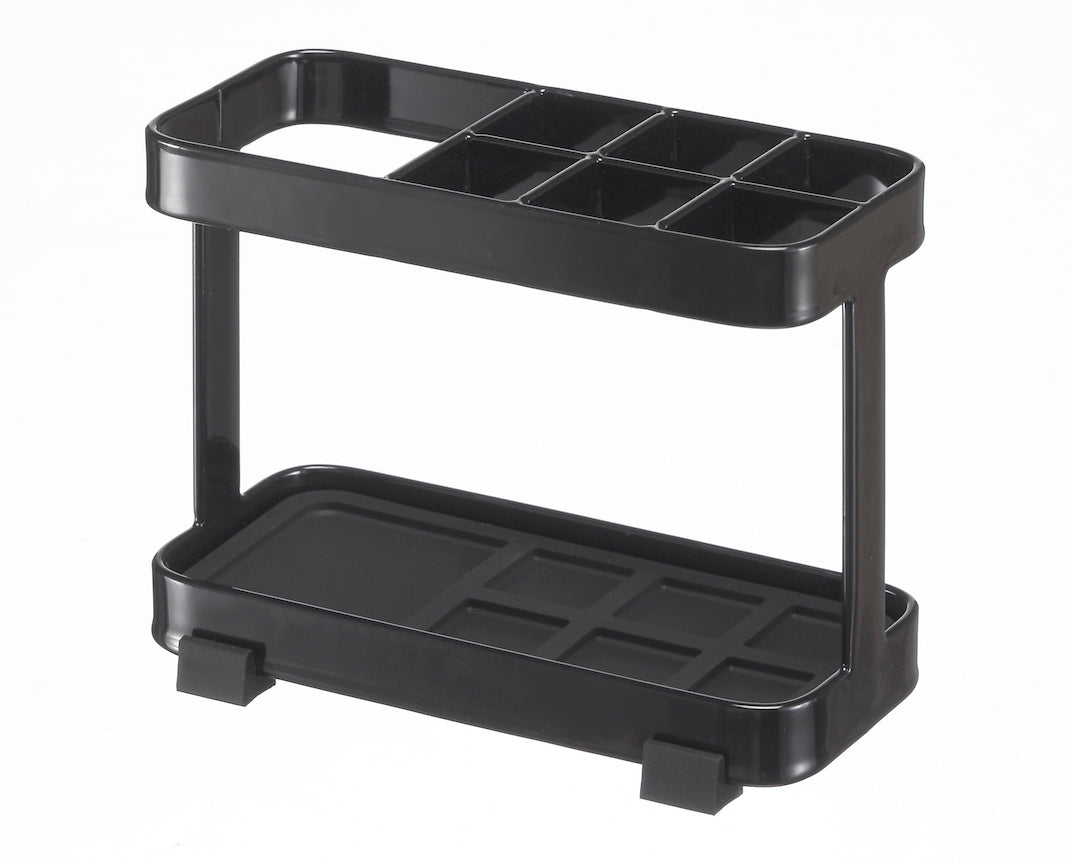 Stilrent tannbørstestativ i solid konstruksjon.