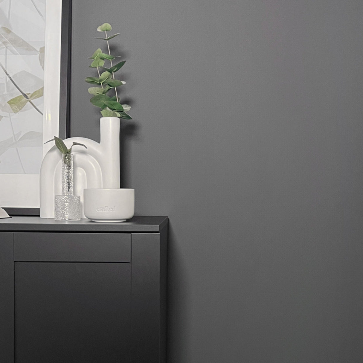 Selvklebende tapet i grått med diskré mønster – enkel fornyelse av hjemmet.