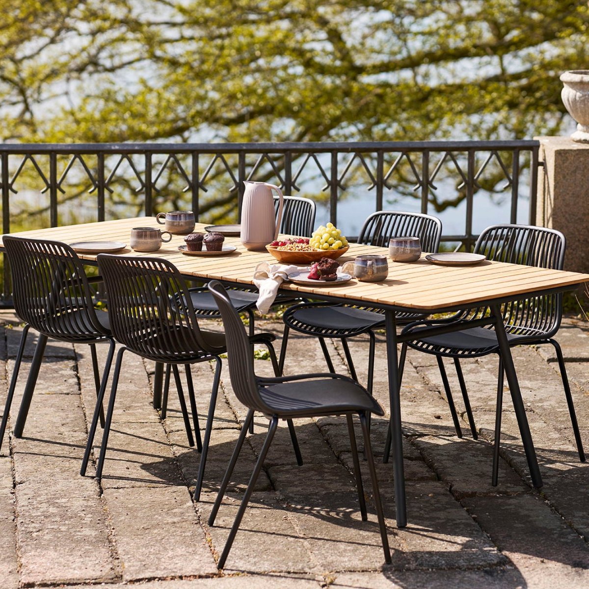 4 - pk Branson hagestol sort - Lindas Dekor