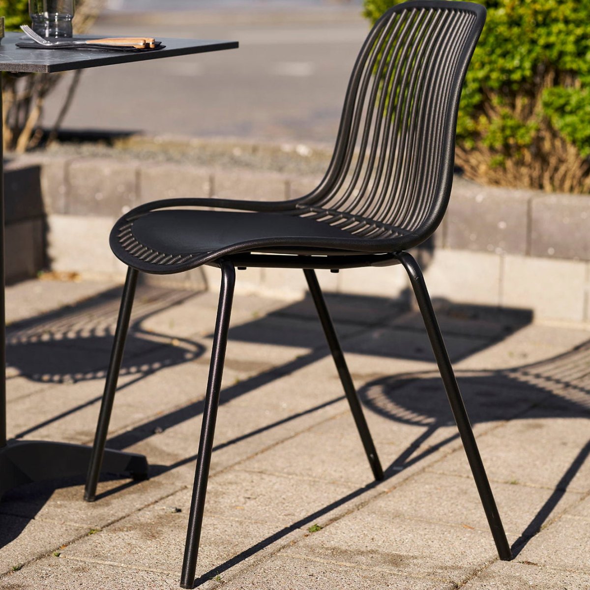 4 - pk Branson hagestol sort - Lindas Dekor