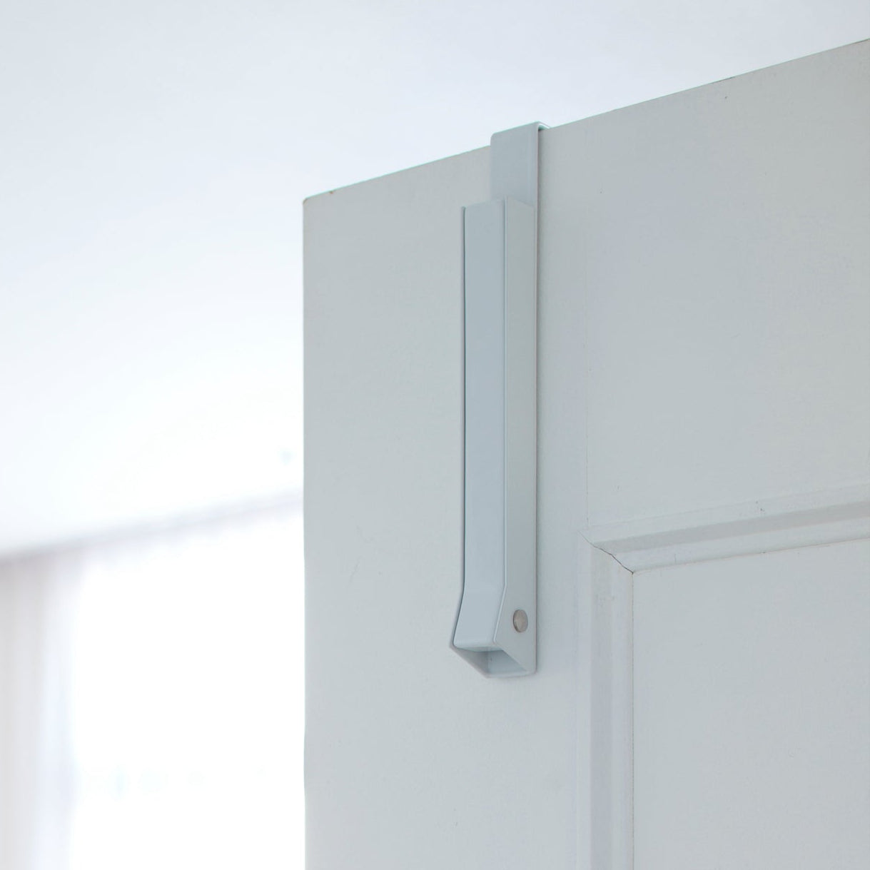 Sammenleggbar hengestativ for klær og jakker.