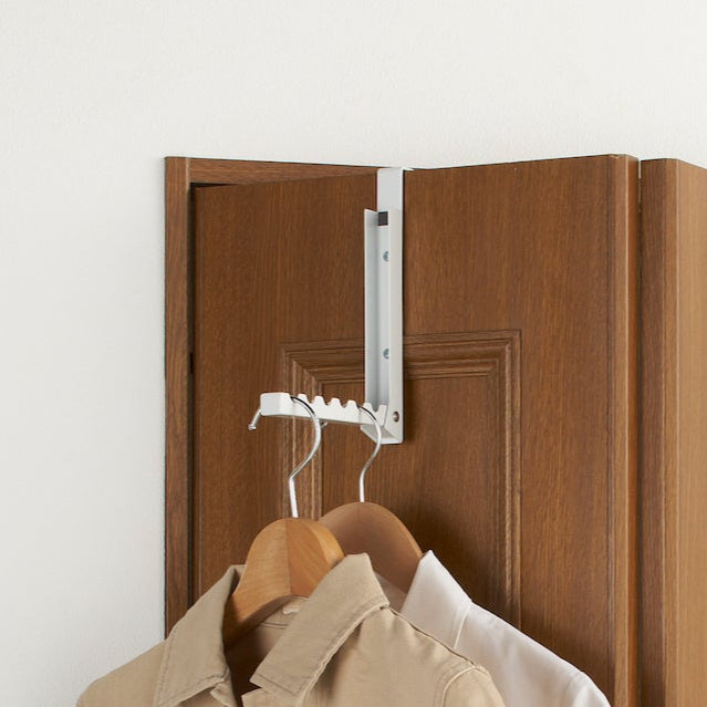 Praktisk opphengsløsning for små garderober og vaskerom.