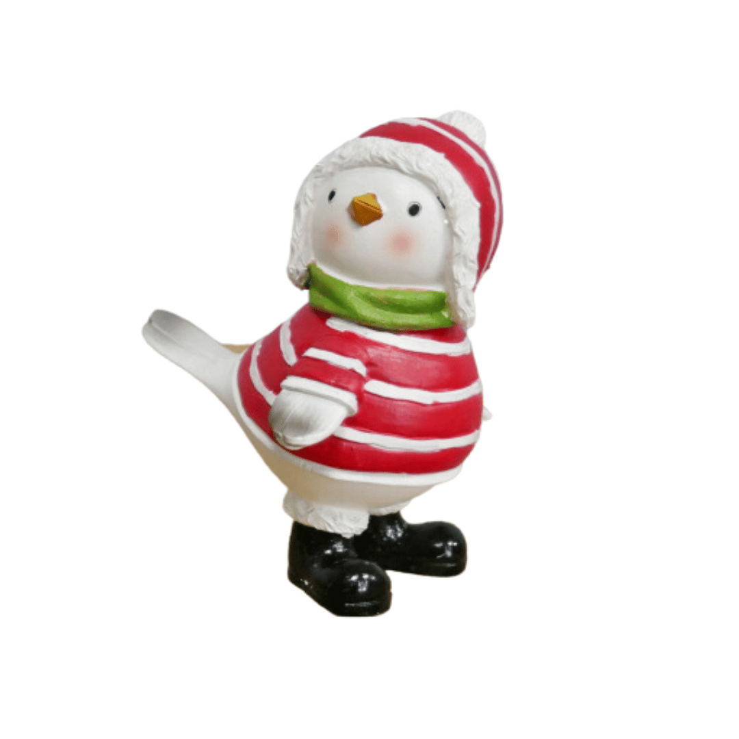 Julefugl som ligger fremover med rød lue og mønstret genser.