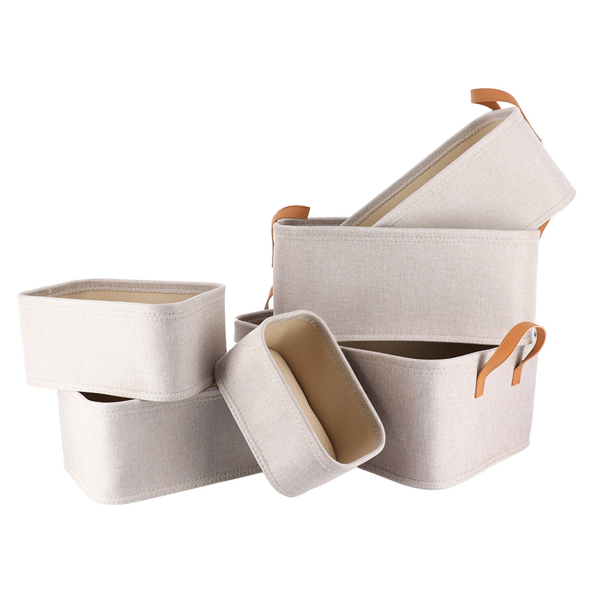 Beige förvaringskorgar staplade ihop i set