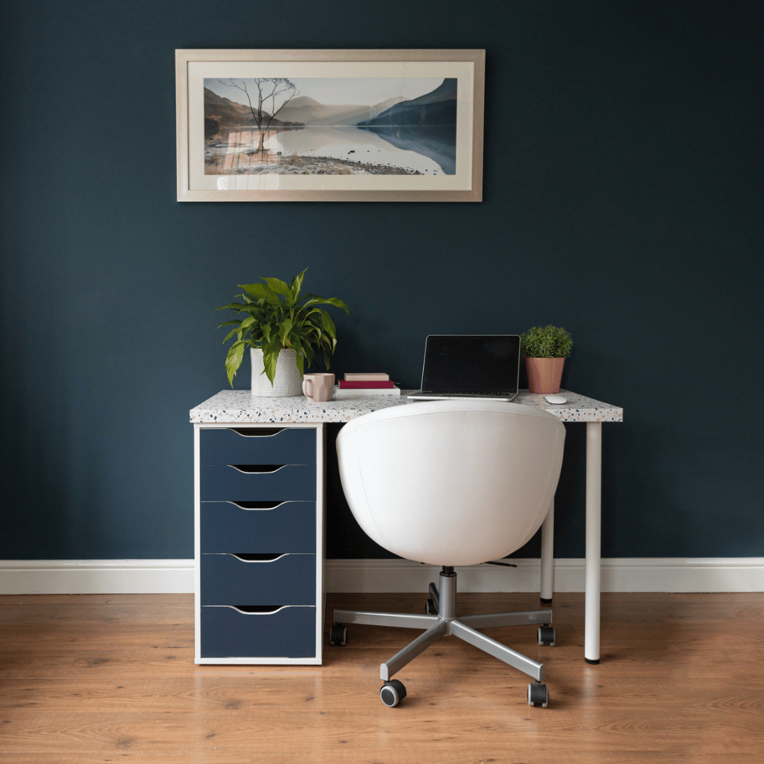 Vareprøve: Uni matt dempet marineblå kontaktplast