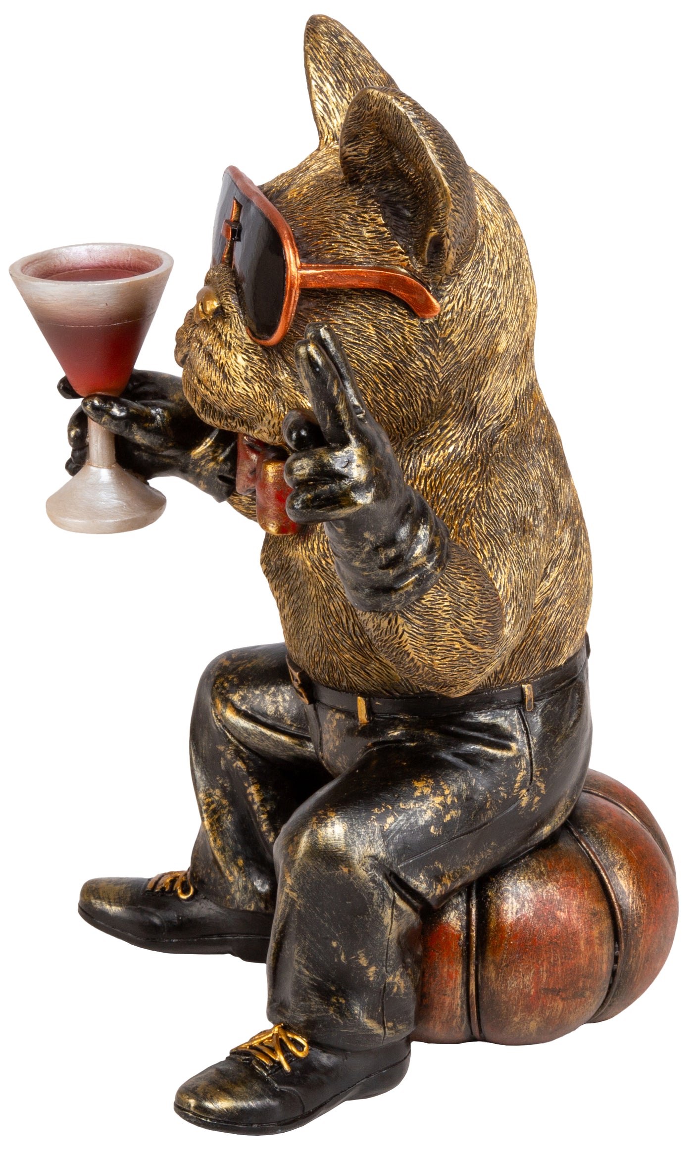 Hundefigur med glass, sittende med avslappet uttrykk