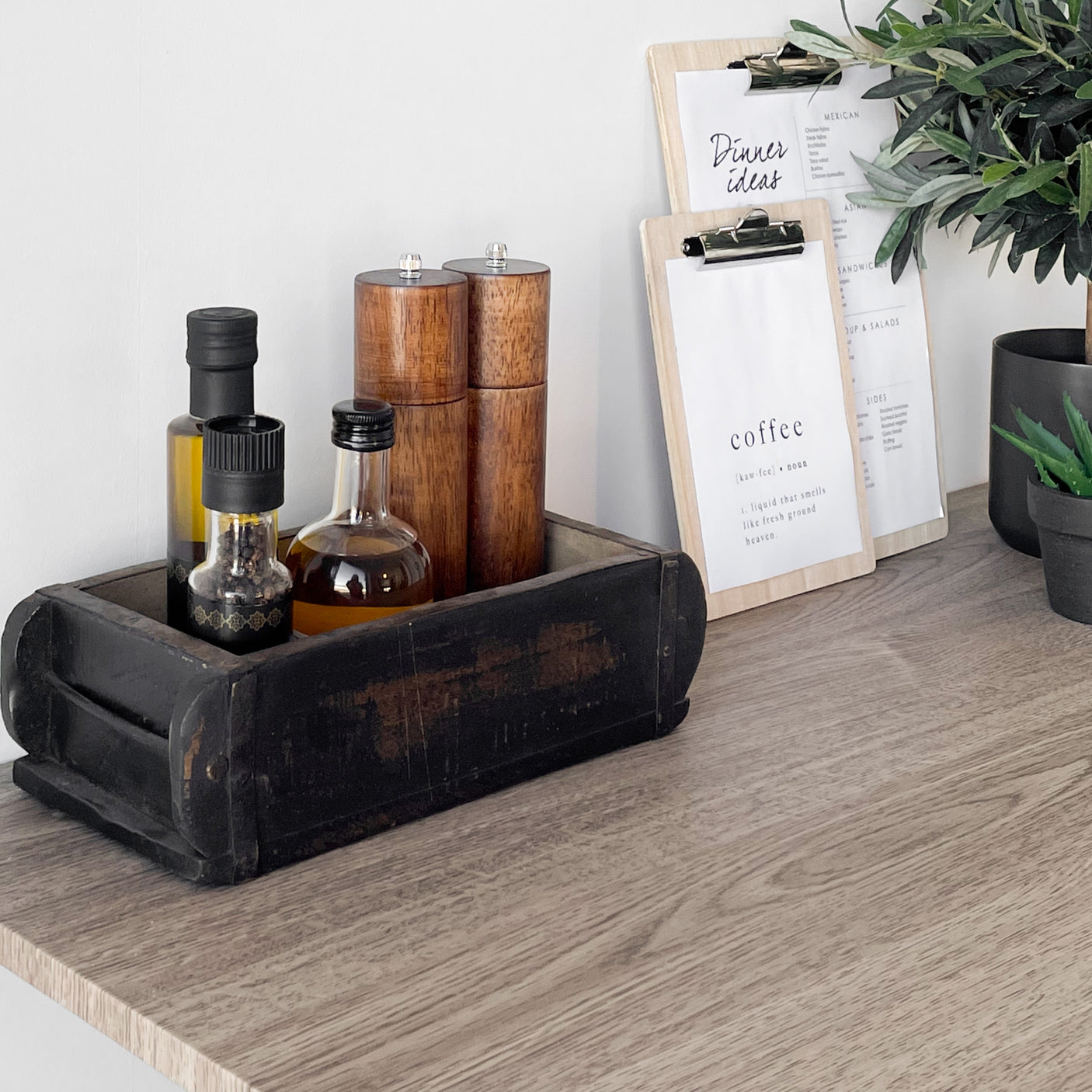 Lys eik benkefolie til kjøkken og bad – vanntett og slitesterk selvklebende folie