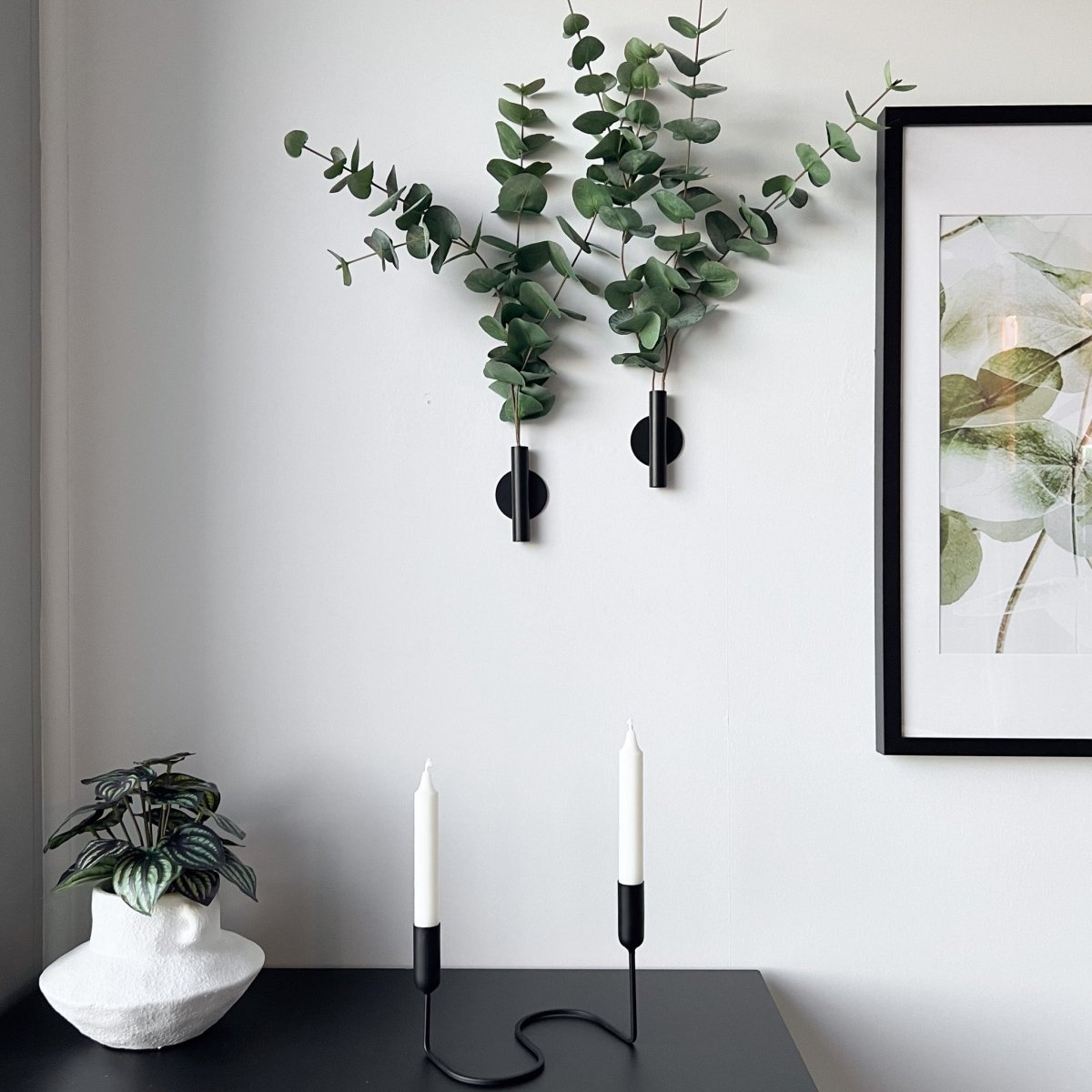 Eucalyptus & Manhattan veggvase, sort matt - Lindas Dekor