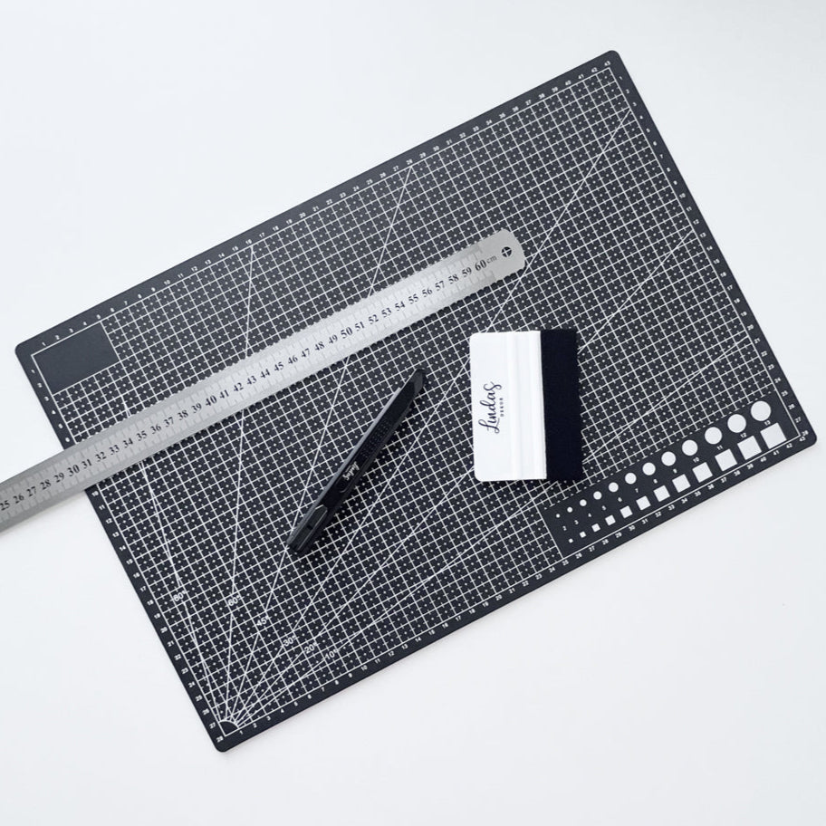 Startpakke for DIY: Skjærematte A3 med rutenett, foliesletter, presisjonskniv og 60 cm metallinjal – ideell til kontaktplast, hobby og presisjonsarbeid.