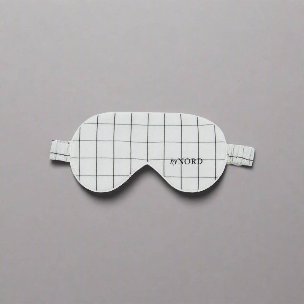 Sovemaske med ruter og elastisk stropp.