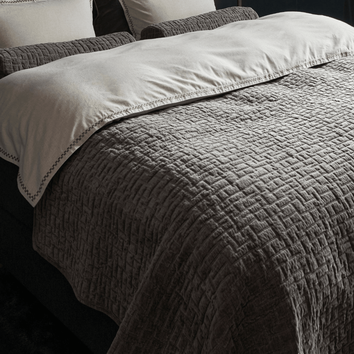 Halvor Bakke Trae sengesett Muldvarp 140 x 220 cm - Lindas Dekor