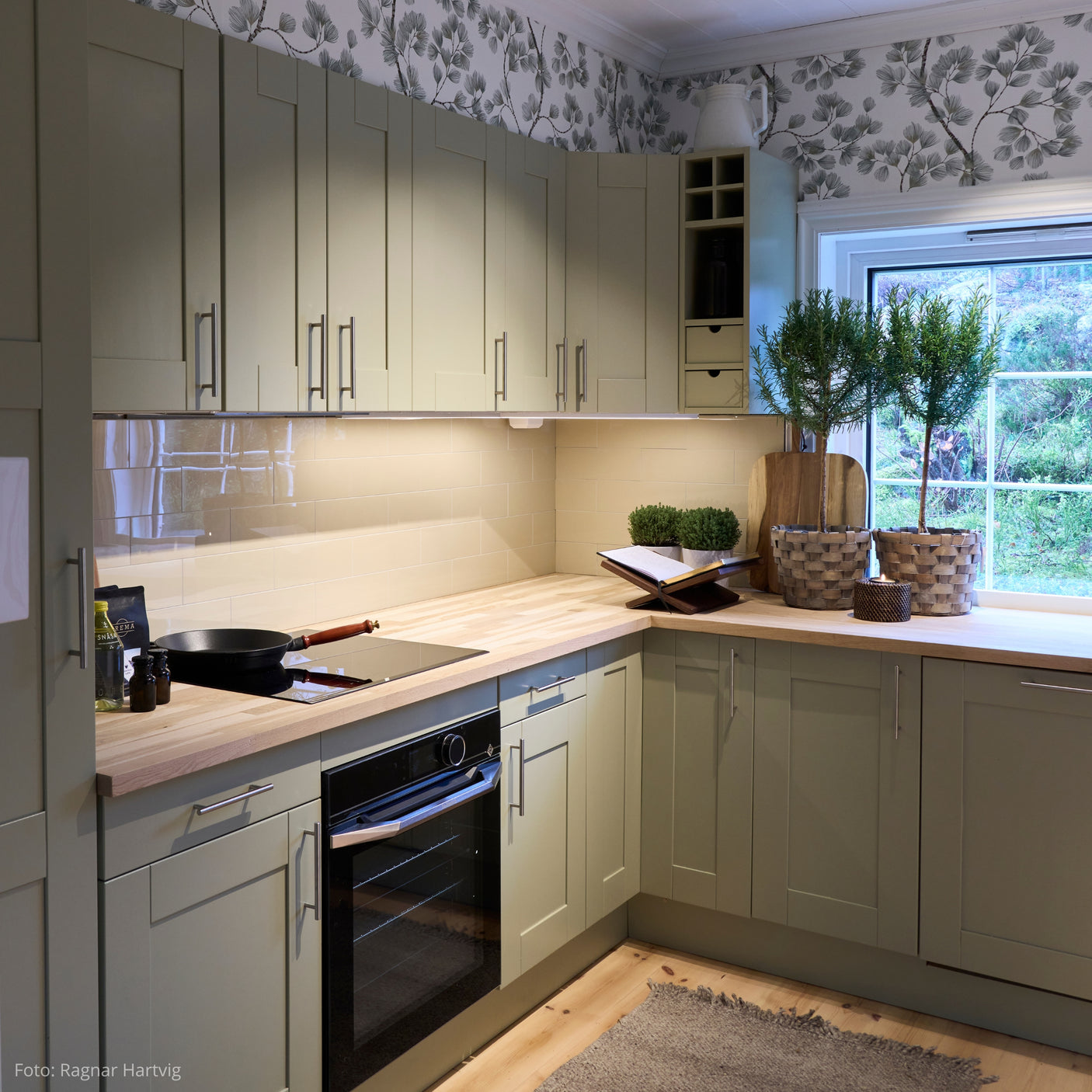 Selvklebende fliser på Eventyrlig oppussing fra Lindas Dekor