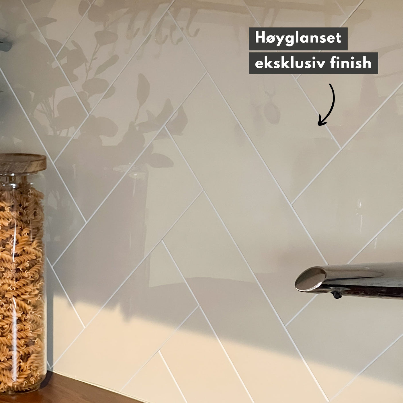 Beige peel and stick fliser i moderne design, rask montering for et stilfullt hjem.