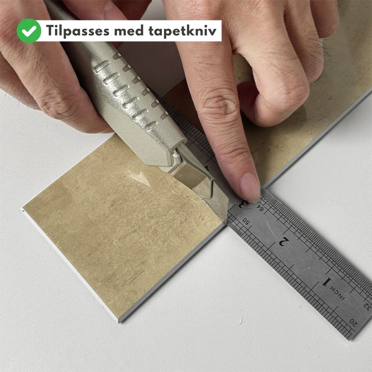 Vareprøve: Louise gloss beige selvklebende veggfliser - Lindas Dekor