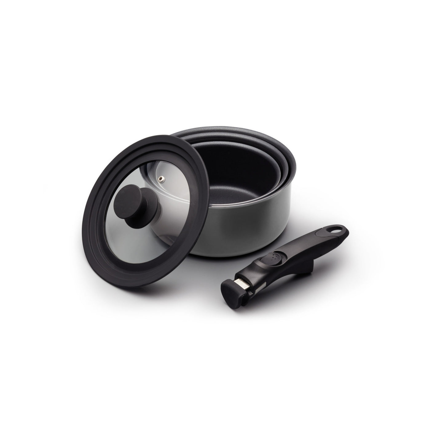 Kasserollesett med glasslokk og avtakbart håndtak på hvit bakgrunn