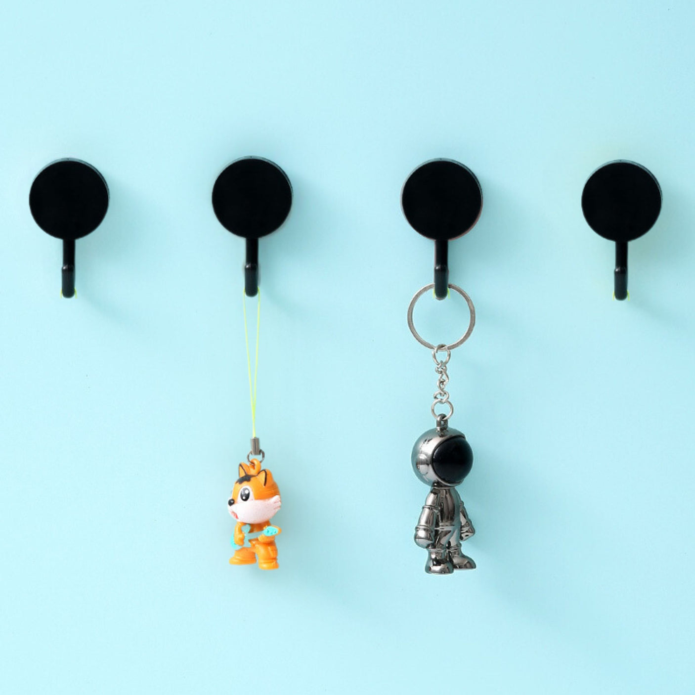 Selvklebende knagg, rund sort