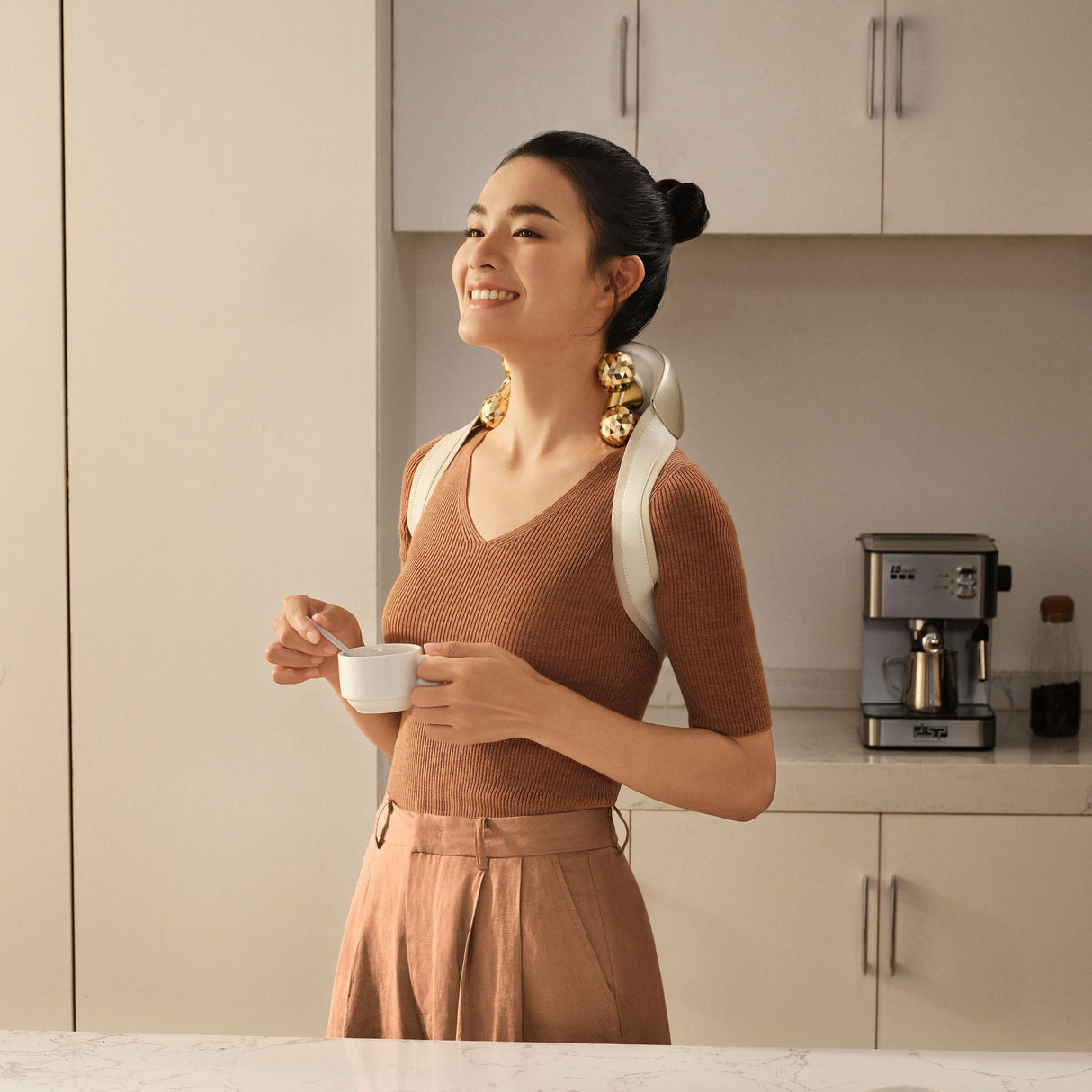 Justerbare reimer for tilpasset passform rundt nakke og skuldre.