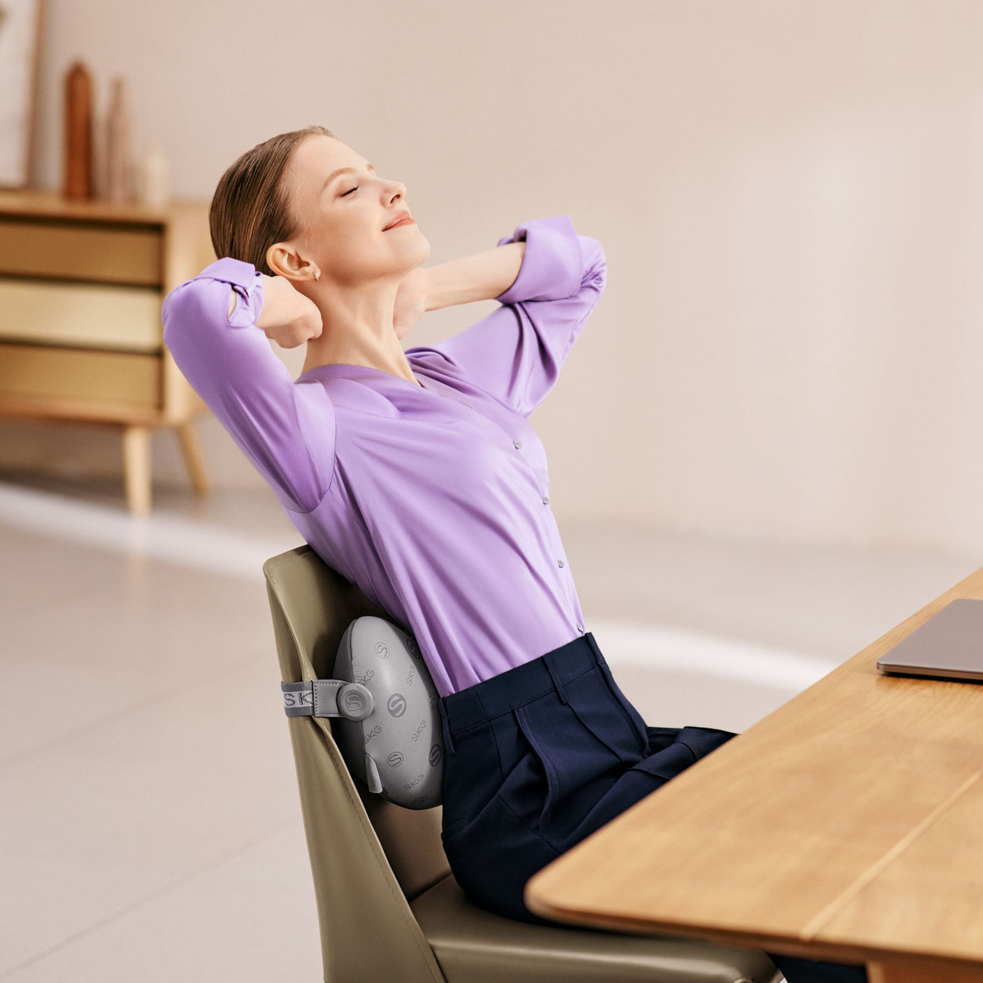 Ryggmassasjeapparat med shiatsu-massasje og varme.