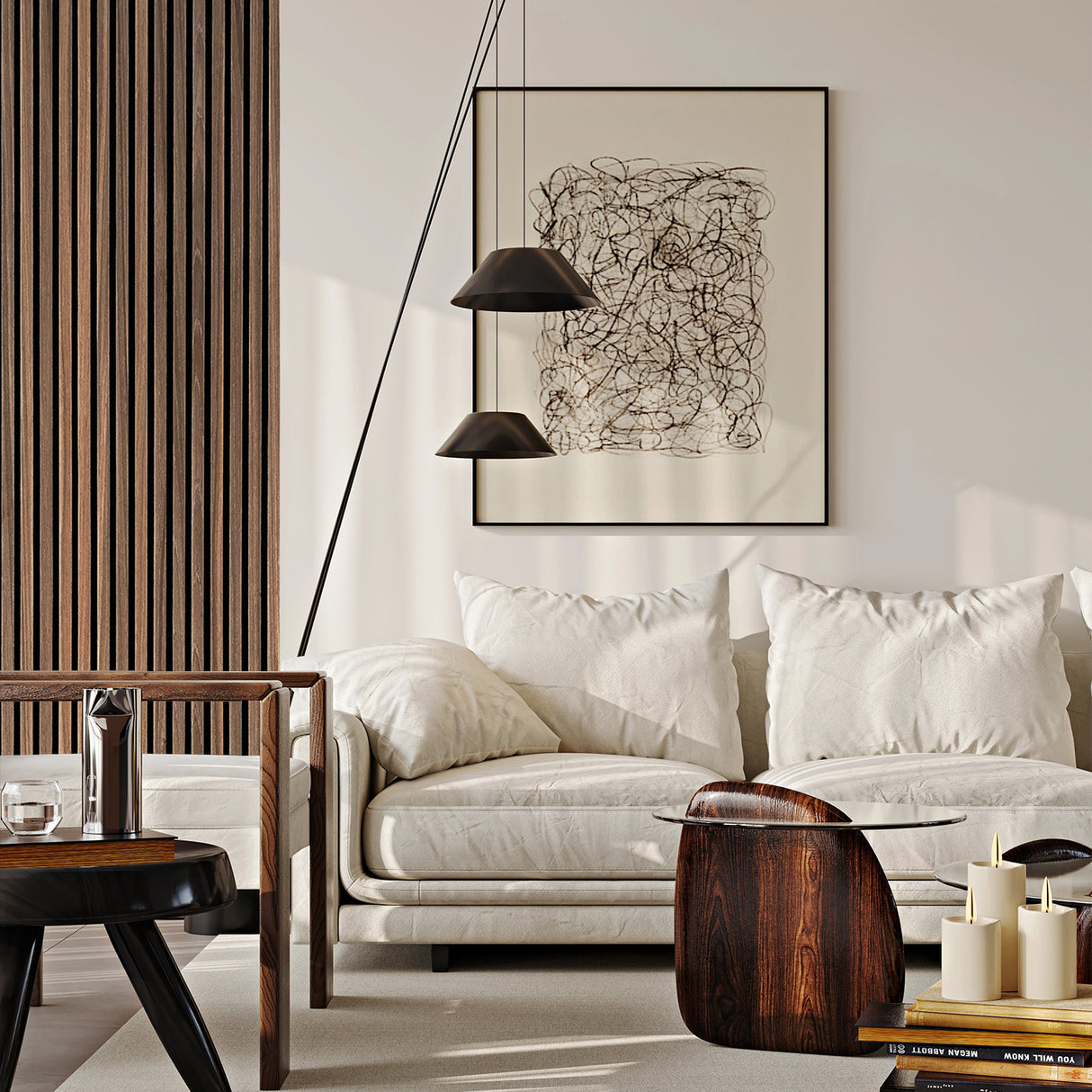 Spilevegg i klassisk valnøtt bak sofa – dekorative akustikkplater som gir varme og lydreduksjon