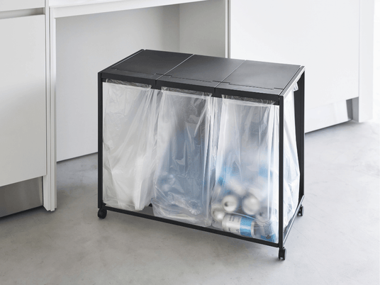 Sort 3-delt kildesorteringsstativ med rom til pant, plast og metall