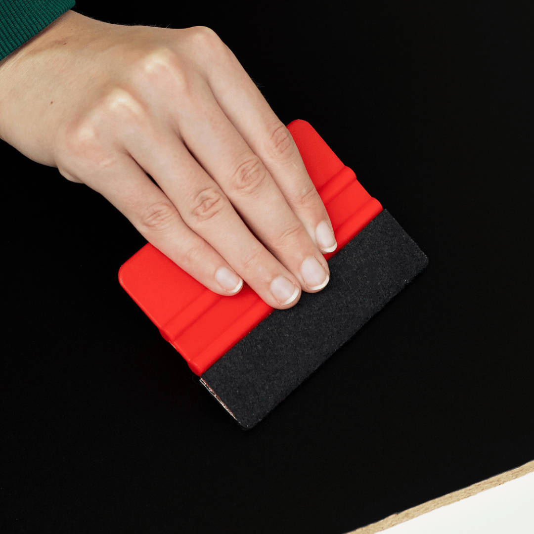 Montering av magnetisk tavlefolie på vegg – enkel påføring